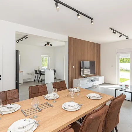 Semesterbostad Awesome In With Wifi Bilice